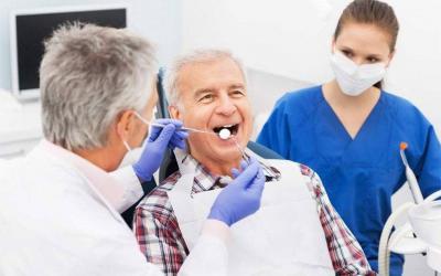 Alzheimer e problemi ai denti: come risolvere?